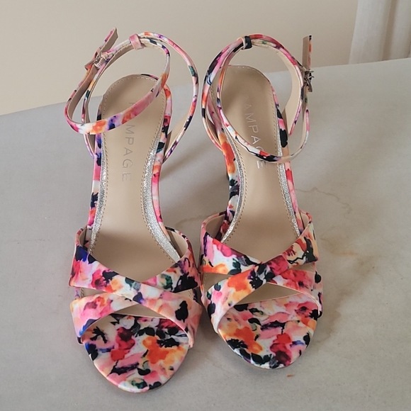 Shoes - Picture 4 of 5